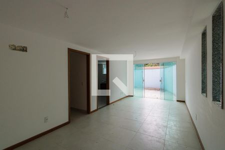 Casa de condomínio à venda com 169m², 3 quartos e 6 vagasSala