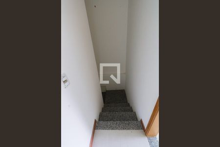 Casa de condomínio à venda com 169m², 3 quartos e 6 vagasEscada