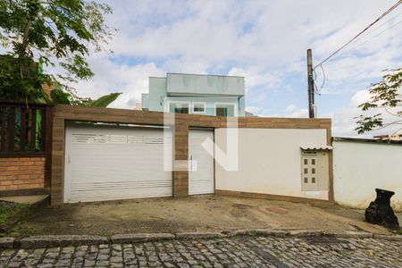 Casa de condomínio à venda com 169m², 3 quartos e 6 vagasFachada