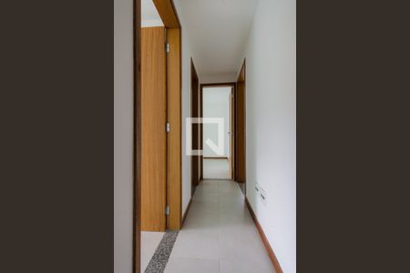 Casa de condomínio à venda com 169m², 3 quartos e 6 vagasCorredor