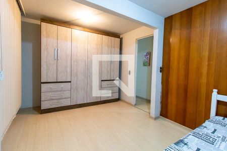 Quarto 1 de apartamento para alugar com 2 quartos, 45m² em Cajuru, Curitiba