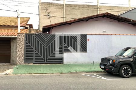 Casa para alugar com 120m², 3 quartos e 2 vagas Casa para alugar com 120m², 3 quartos e 2 vagasFachada