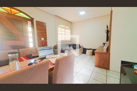 Sala de casa à venda com 3 quartos, 105m² em Jardim Leblon, Belo Horizonte