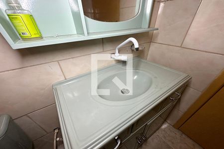 Banheiro de casa à venda com 1 quarto, 50m² em Centro, São Leopoldo