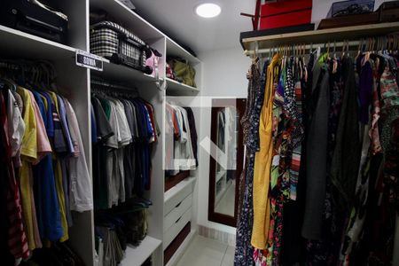 Apartamento à venda com 187m², 4 quartos e 4 vagasCloset da suíte 3