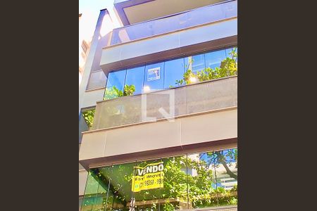 Apartamento para alugar com 50m², 1 quarto e sem vagaFachada com cartaz QA