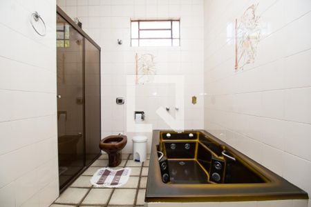 Casa à venda com 340m², 5 quartos e 2 vagasBanheiro da Suíte