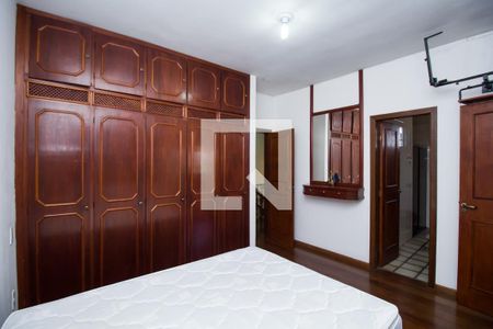 Casa à venda com 340m², 5 quartos e 2 vagasSuíte