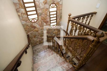 Casa à venda com 340m², 5 quartos e 2 vagasEscada