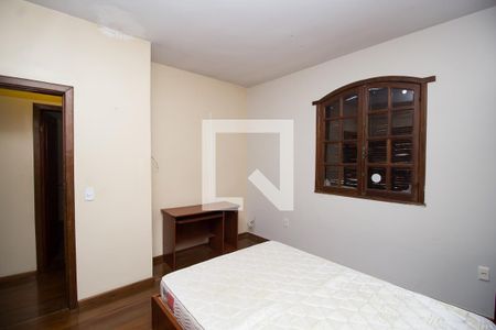 Casa à venda com 340m², 5 quartos e 2 vagasQuarto 1