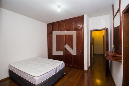 Casa à venda com 340m², 5 quartos e 2 vagasSuíte
