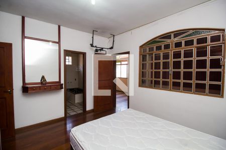 Casa à venda com 340m², 5 quartos e 2 vagasSuíte