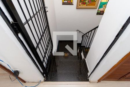 Casa à venda com 190m², 3 quartos e 3 vagasEscada