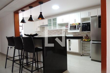 Casa de condomínio para alugar com 320m², 4 quartos e 1 vagaCozinha - Armários