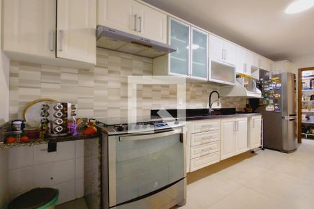 Casa de condomínio para alugar com 320m², 4 quartos e 1 vagaCozinha - Armários