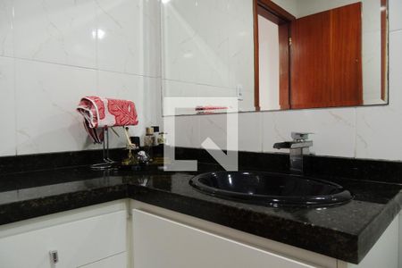 Casa de condomínio para alugar com 320m², 4 quartos e 1 vagaBanheiro da Suíte 1