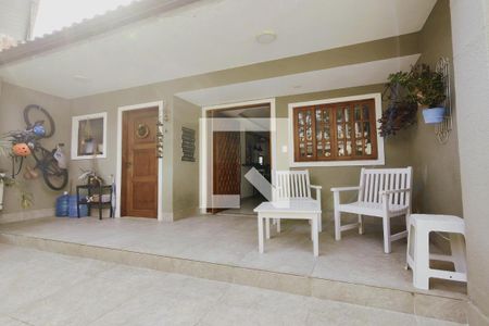 Casa de condomínio para alugar com 320m², 4 quartos e 1 vagaFachada Frente 