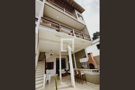 Casa de condomínio para alugar com 320m², 4 quartos e 1 vagaFachada Fundos 