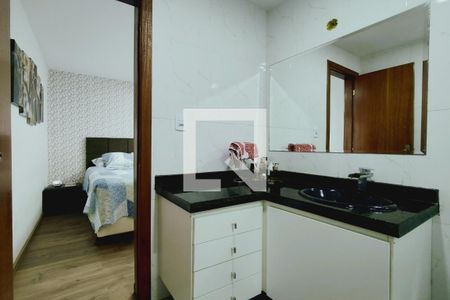 Casa de condomínio para alugar com 320m², 4 quartos e 1 vagaBanheiro da Suíte 1