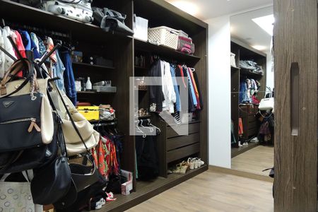 Casa de condomínio para alugar com 320m², 4 quartos e 1 vagaCloset da suíte