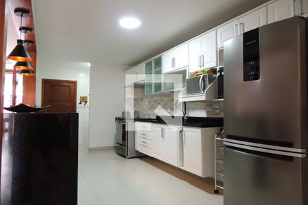 Casa de condomínio para alugar com 320m², 4 quartos e 1 vagaCozinha - Armários