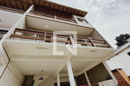 Casa de condomínio para alugar com 320m², 4 quartos e 1 vagaFachada Fundos 