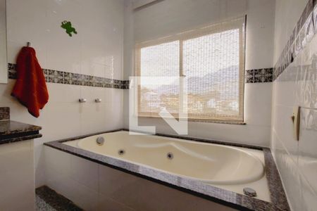 Casa de condomínio para alugar com 320m², 4 quartos e 1 vagaBanheiro 1