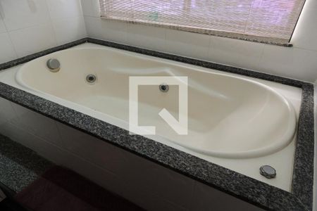 Casa de condomínio para alugar com 320m², 4 quartos e 1 vagaBanheiro 1