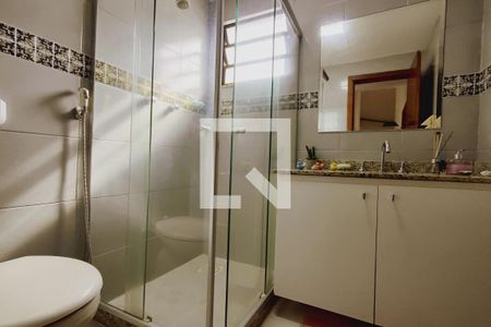 Casa de condomínio para alugar com 320m², 4 quartos e 1 vagaBanheiro 2