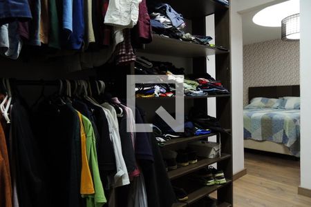 Casa de condomínio para alugar com 320m², 4 quartos e 1 vagaCloset da suíte