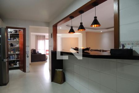 Casa de condomínio para alugar com 320m², 4 quartos e 1 vagaCozinha - Armários