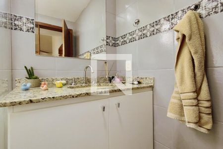 Casa de condomínio para alugar com 320m², 4 quartos e 1 vagaBanheiro 2