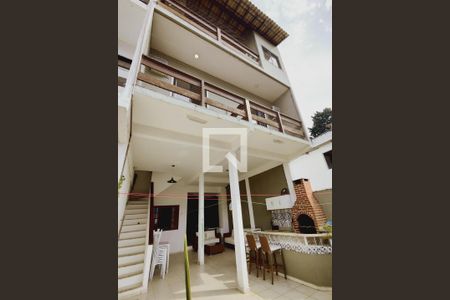 Casa de condomínio para alugar com 320m², 4 quartos e 1 vagaFachada Fundos 