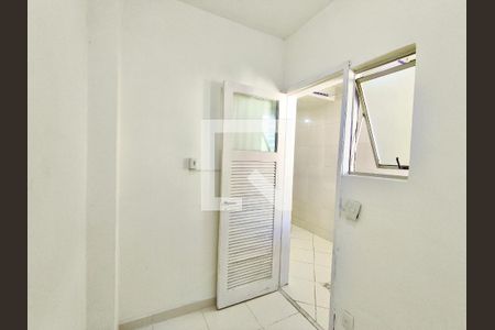 Apartamento à venda com 70m², 1 quarto e 1 vagaQuarto serviço 