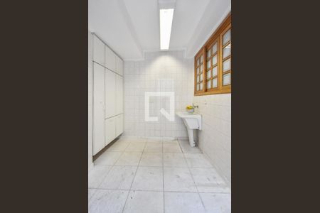 Casa à venda com 219m², 4 quartos e 2 vagasLavanderia 