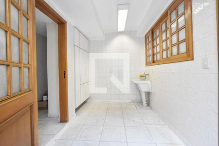 Casa à venda com 219m², 4 quartos e 2 vagasLavanderia 