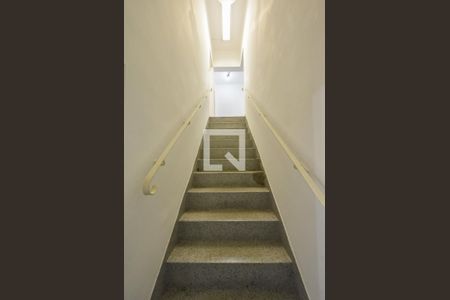 Casa à venda com 219m², 4 quartos e 2 vagasEscada 