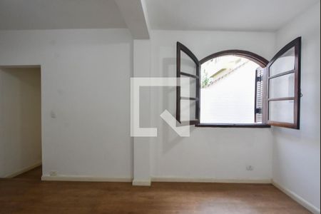 Casa à venda com 219m², 4 quartos e 2 vagasSuíte 01