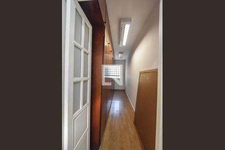 Casa à venda com 219m², 4 quartos e 2 vagasCloset