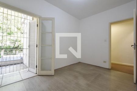 Casa à venda com 219m², 4 quartos e 2 vagasQuarto 04