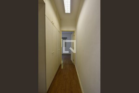 Casa à venda com 219m², 4 quartos e 2 vagasCorredor 