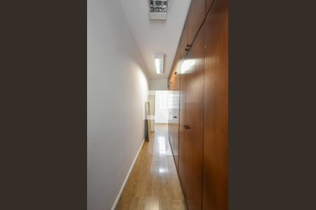 Casa à venda com 219m², 4 quartos e 2 vagasCloset