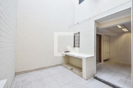 Casa à venda com 219m², 4 quartos e 2 vagasQuintal 