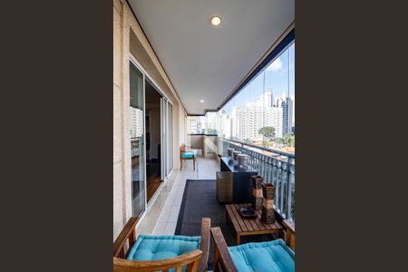 Apartamento à venda com 211m², 3 quartos e 4 vagas Apartamento à venda com 211m², 3 quartos e 4 vagasVaranda da Sala