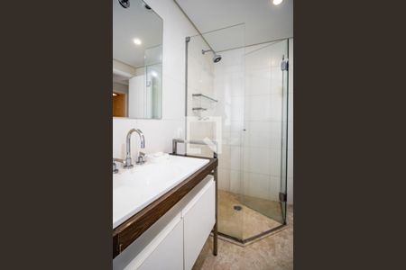 Apartamento à venda com 211m², 3 quartos e 4 vagas Apartamento à venda com 211m², 3 quartos e 4 vagasBanheiro da Suíte 03