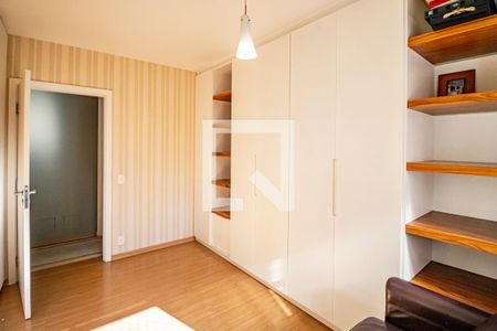 Apartamento à venda com 211m², 3 quartos e 4 vagas Apartamento à venda com 211m², 3 quartos e 4 vagasQuarto 01 Suíte
