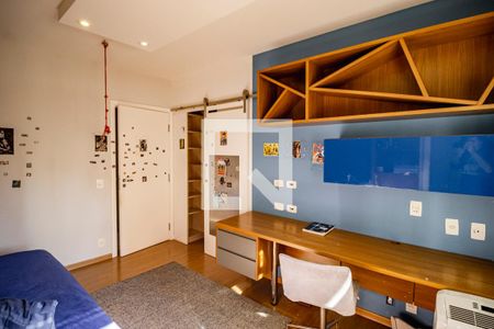 Apartamento à venda com 211m², 3 quartos e 4 vagas Apartamento à venda com 211m², 3 quartos e 4 vagasQuarto 02 Suíte