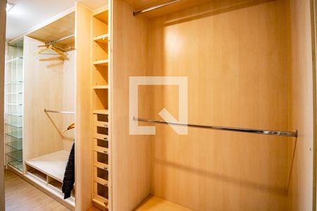 Apartamento à venda com 211m², 3 quartos e 4 vagas Apartamento à venda com 211m², 3 quartos e 4 vagasQuarto 03 Suíte - Closet