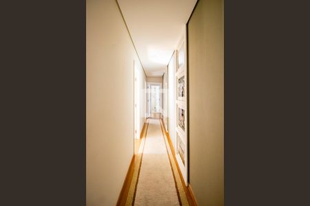 Apartamento à venda com 211m², 3 quartos e 4 vagas Apartamento à venda com 211m², 3 quartos e 4 vagasCorredor dos Quartos