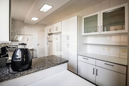 Apartamento à venda com 211m², 3 quartos e 4 vagas Apartamento à venda com 211m², 3 quartos e 4 vagasCozinha